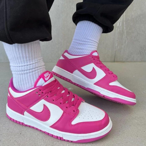 Nike Dunk Low Sneakers
