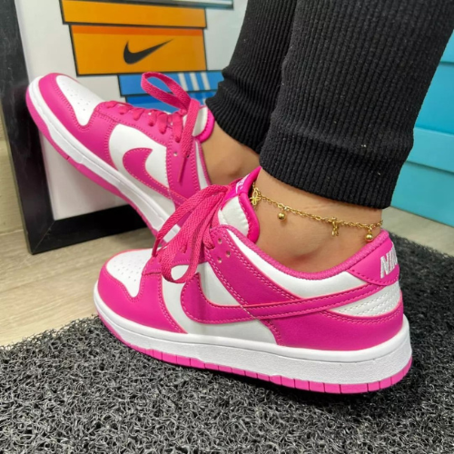 Nike Dunk Low Sneakers