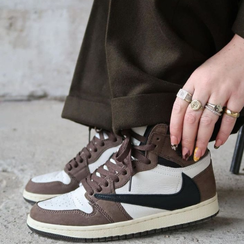 Nike Air Jordan 1 Retro HI Travis Scott Sneakers