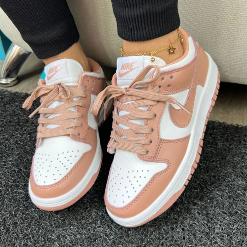 Nike Dunk Low Sneakers