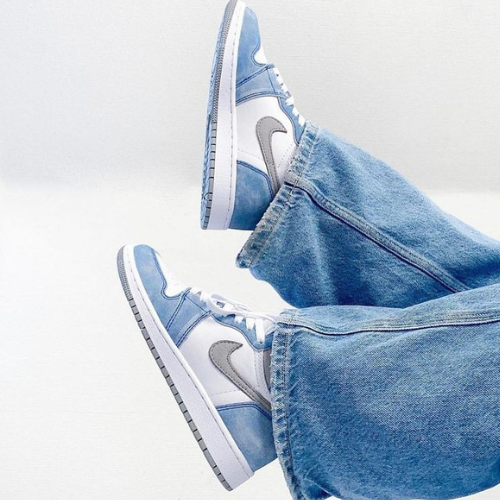 Jordan 1 Retro High "Hyper Royal"