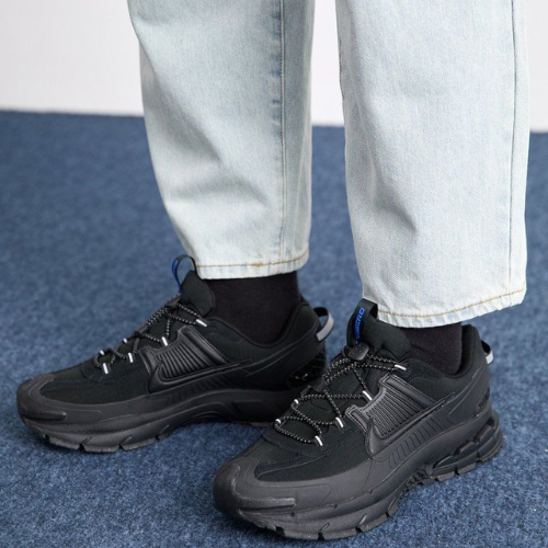 Nike Zoom Vomero 5 Roam Sneakers