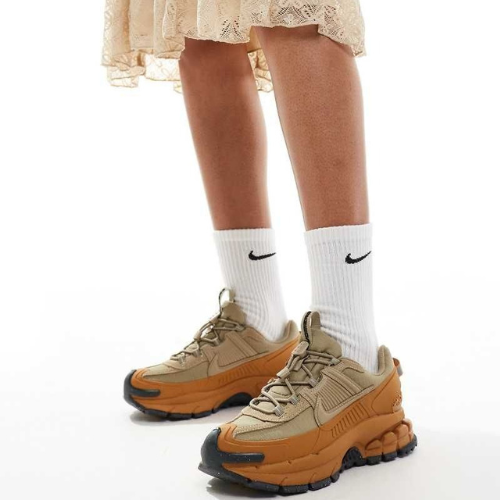 Nike Zoom Vomero 5 Roam Sneakers